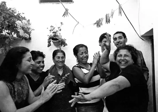 Fiesta en casa de Fernanda y Bernarda de Utrera, 1969. © Archivo Colita Fotografía
